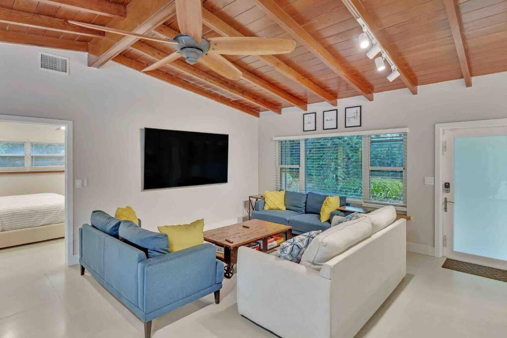 Rare Hidden Getaway Heated Pool 1.5 acres! Sleeps 16 Villa Fort Lauderdale Buitenkant foto