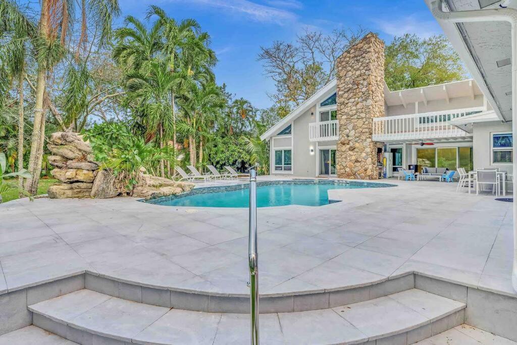 Rare Hidden Getaway Heated Pool 1.5 acres! Sleeps 16 Villa Fort Lauderdale Buitenkant foto