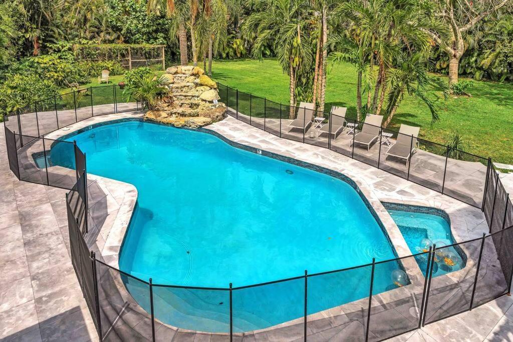 Rare Hidden Getaway Heated Pool 1.5 acres! Sleeps 16 Villa Fort Lauderdale Buitenkant foto