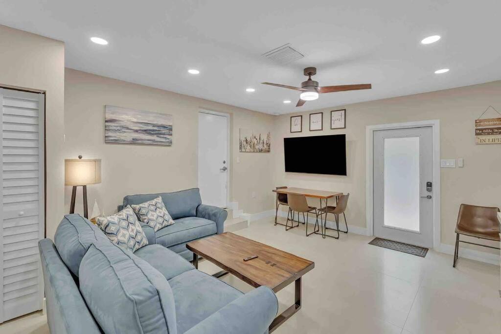 Rare Hidden Getaway Heated Pool 1.5 acres! Sleeps 16 Villa Fort Lauderdale Buitenkant foto