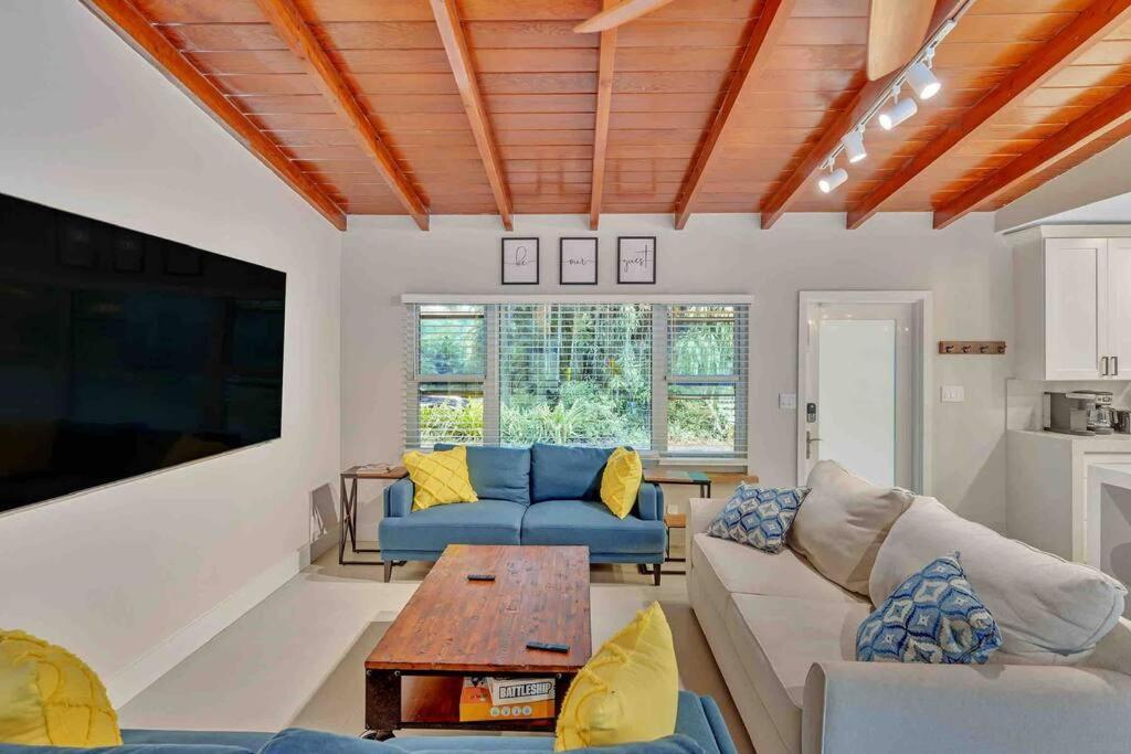 Rare Hidden Getaway Heated Pool 1.5 acres! Sleeps 16 Villa Fort Lauderdale Buitenkant foto