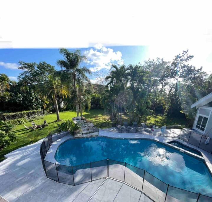 Rare Hidden Getaway Heated Pool 1.5 acres! Sleeps 16 Villa Fort Lauderdale Buitenkant foto
