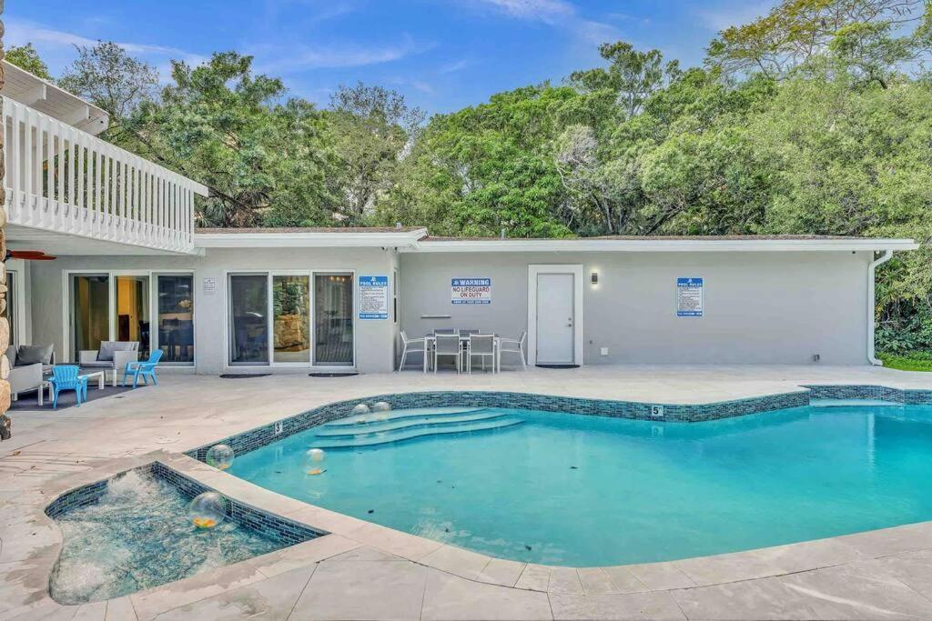 Rare Hidden Getaway Heated Pool 1.5 acres! Sleeps 16 Villa Fort Lauderdale Buitenkant foto