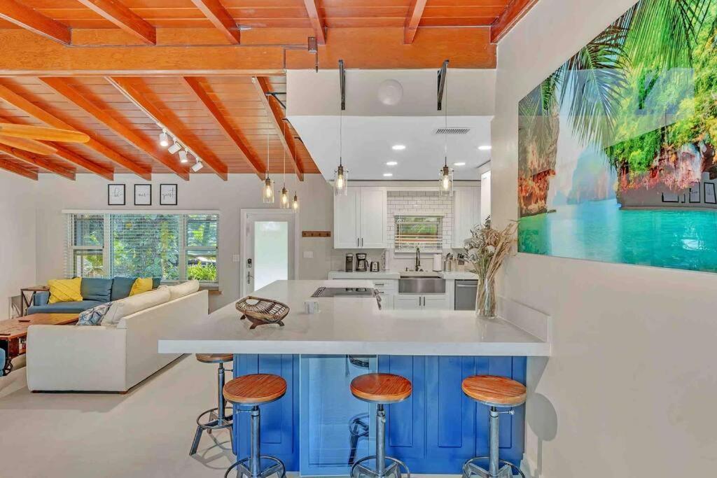 Rare Hidden Getaway Heated Pool 1.5 acres! Sleeps 16 Villa Fort Lauderdale Buitenkant foto