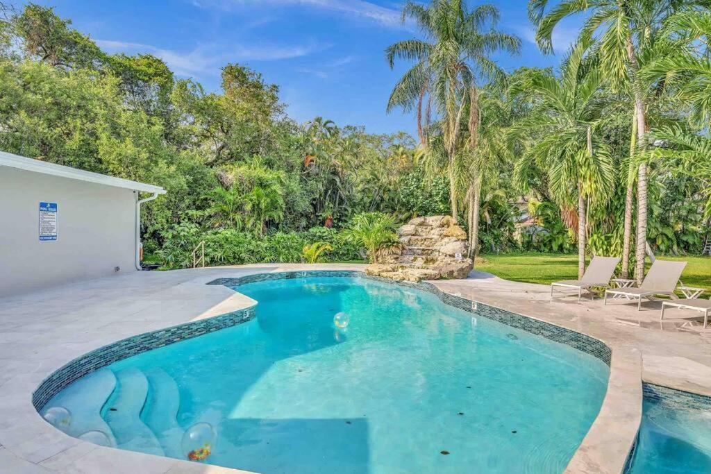 Rare Hidden Getaway Heated Pool 1.5 acres! Sleeps 16 Villa Fort Lauderdale Buitenkant foto