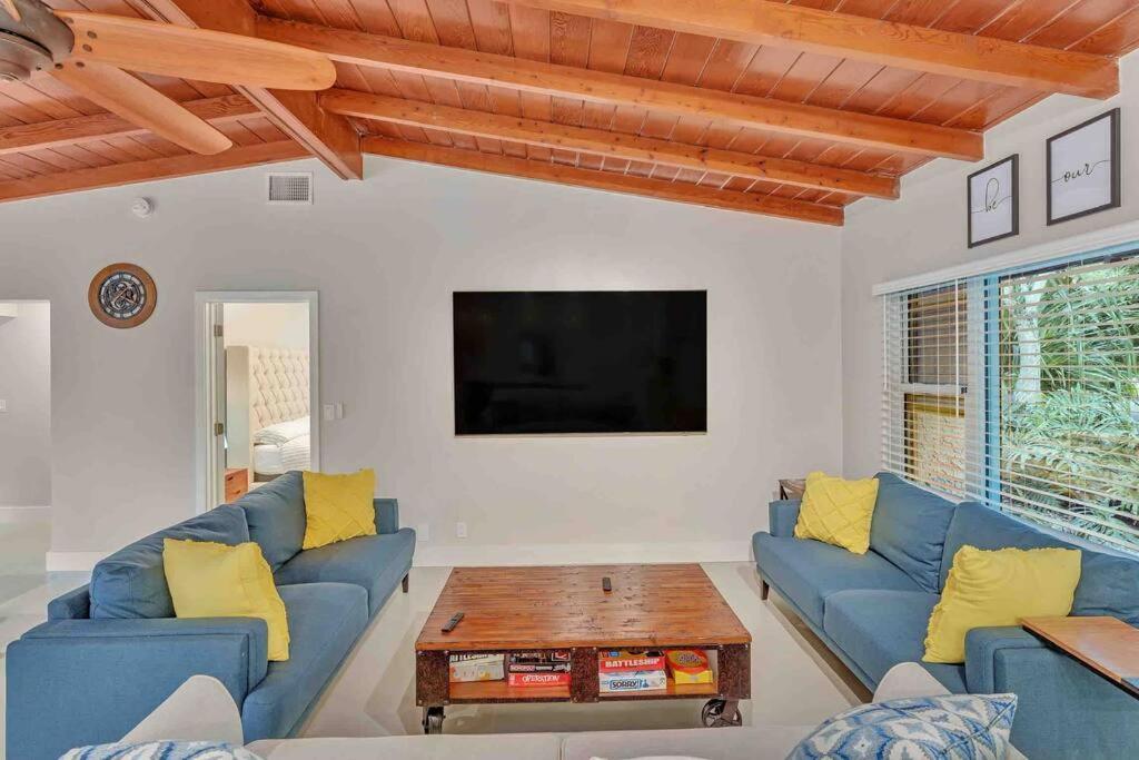 Rare Hidden Getaway Heated Pool 1.5 acres! Sleeps 16 Villa Fort Lauderdale Buitenkant foto