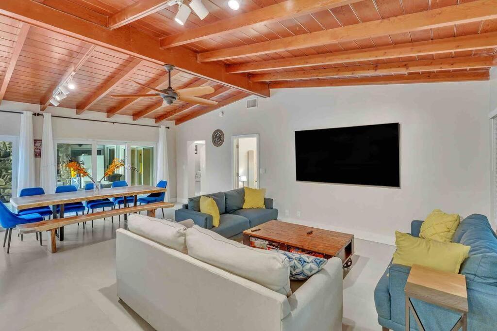 Rare Hidden Getaway Heated Pool 1.5 acres! Sleeps 16 Villa Fort Lauderdale Buitenkant foto